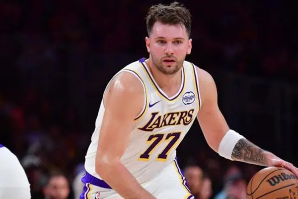 湖人主帅雷迪克透露东契奇回归时间表 周日战<a href=/lanqiuzhoubian/76ers/ target=_blank class=infotextkey>76人</a>成潜在复出战