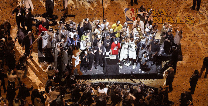 NBA编年史(2002-03):姚明来了! <a href=/lanqiuzhoubian/spurs/ target=_blank class=infotextkey>马刺</a>复仇<a href=/lanqiuzhoubian/lakers/ target=_blank class=infotextkey>湖人</a>