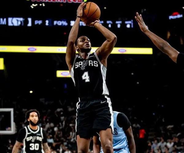 巴恩斯7记三分率<a href=/lanqiuzhoubian/spurs/ target=_blank class=infotextkey>马刺</a>双杀灰熊 残阵灰熊虽败犹荣