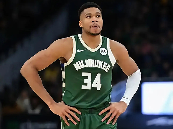 字母哥去留悬念:雄鹿困境与<a href=/lanqiuzhoubian/warriors/ target=_blank class=infotextkey>勇士</a>的争夺机遇