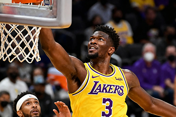 <a href=/lanqiuzhoubian/lakers/ target=_blank class=infotextkey>湖人</a>季前赛首胜：艾顿26分钟砍14+8，直言要做防守锚点