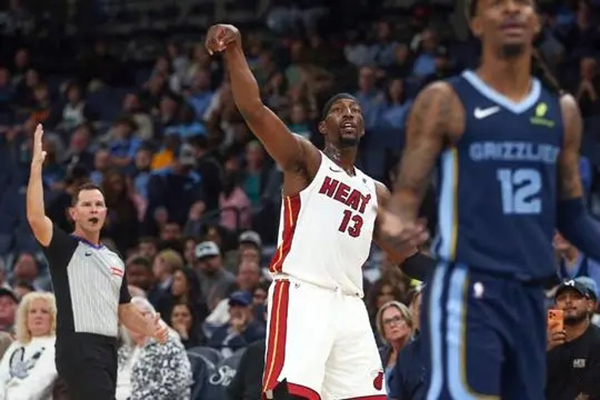 完美模仿<a href=/lanqiuzhoubian/warriors/ target=_blank class=infotextkey>勇士</a>库里，热火队阿德巴约首节连中4记三分带队击败灰熊