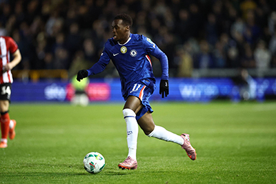 007再现？21岁吉滕斯5600万加盟6场0球0助，半小时仅16触球8次丢失