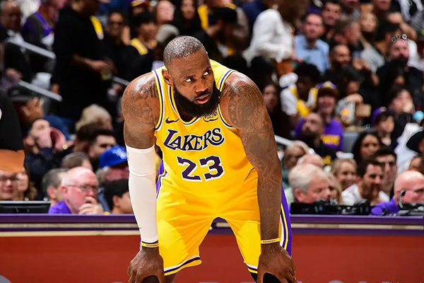 NBA休赛期动态：<a href=/lanqiuzhoubian/lakers/ target=_blank class=infotextkey>湖人</a>伤病、勇士签约与<a href=/lanqiuzhoubian/76ers/ target=_blank class=infotextkey>76人</a>合同进展